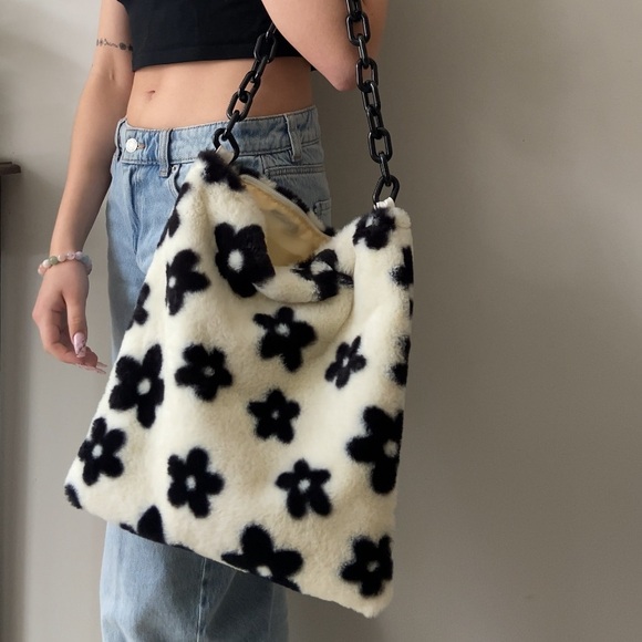 COPY - Fluffy tote bag - Picture 1 of 5